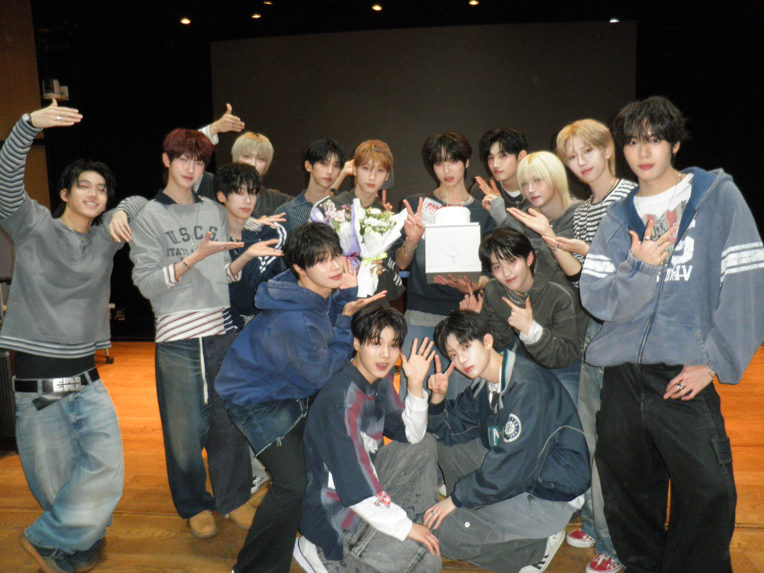 النجوم يتخرجون من مدرسة Hanlim للفنون