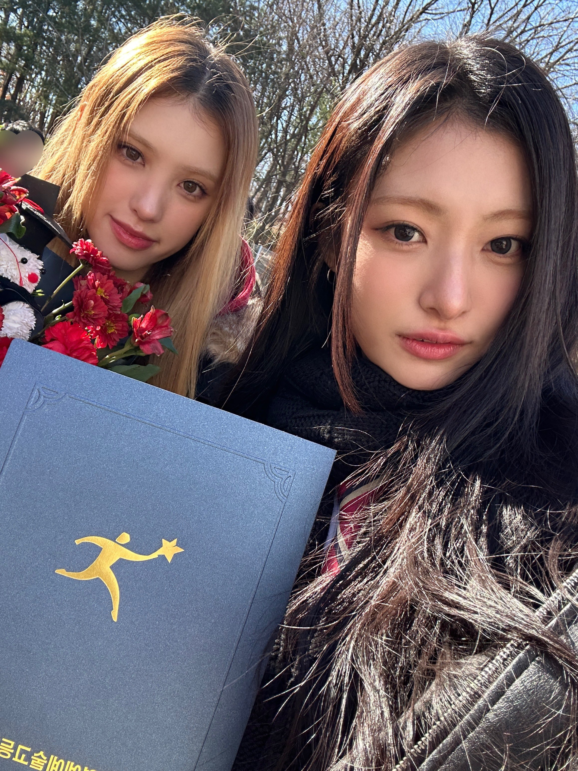 النجوم يتخرجون من مدرسة Hanlim للفنون