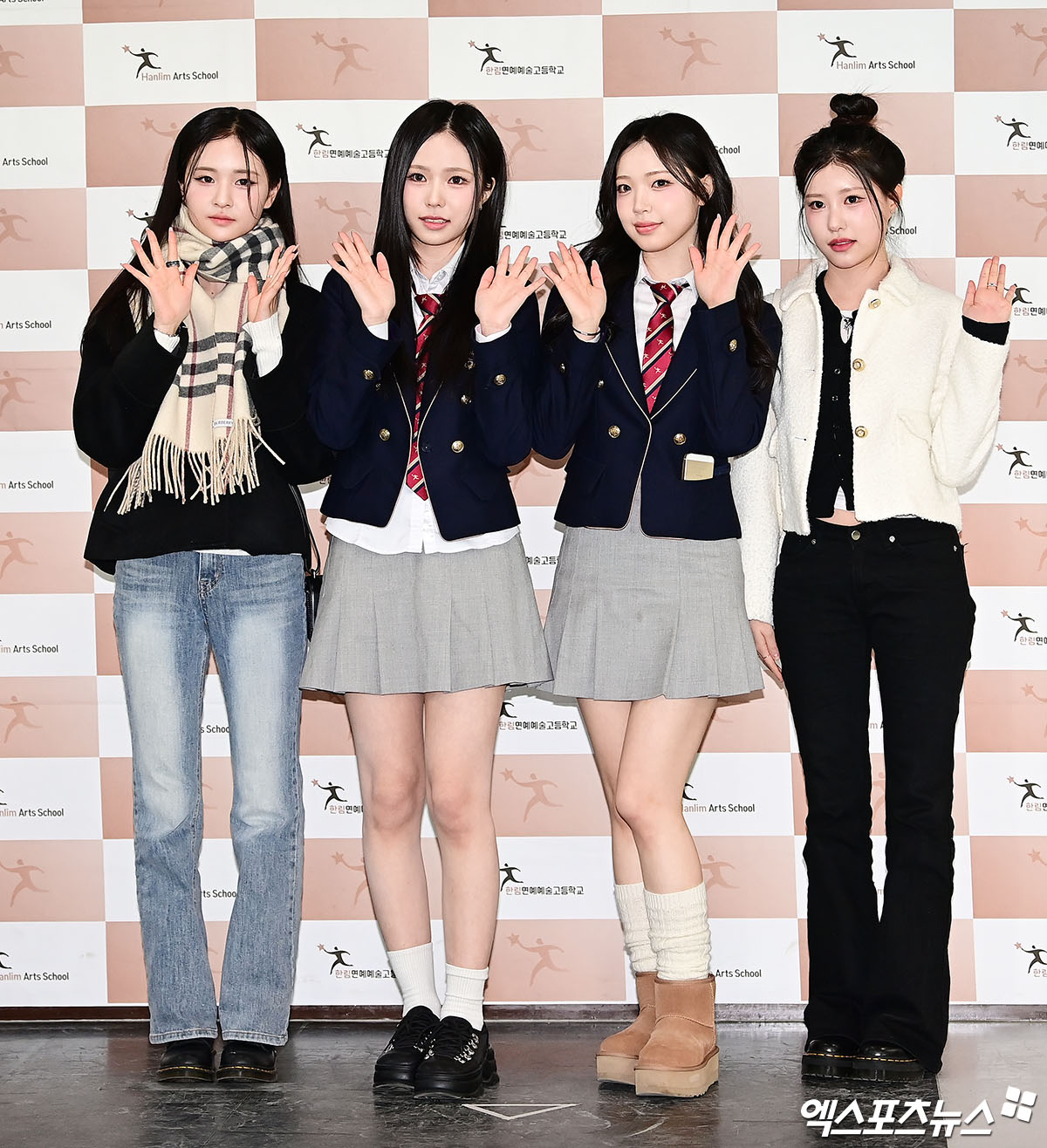 النجوم يتخرجون من مدرسة Hanlim للفنون