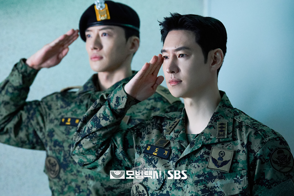 يعود لي جي هون إلى هويته الأصلية للتحقيق في وفاة جون سو ني في "سائق التاكسي 3 - Taxi Driver 3"