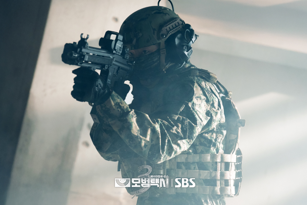 يعود لي جي هون إلى هويته الأصلية للتحقيق في وفاة جون سو ني في "سائق التاكسي 3 - Taxi Driver 3"