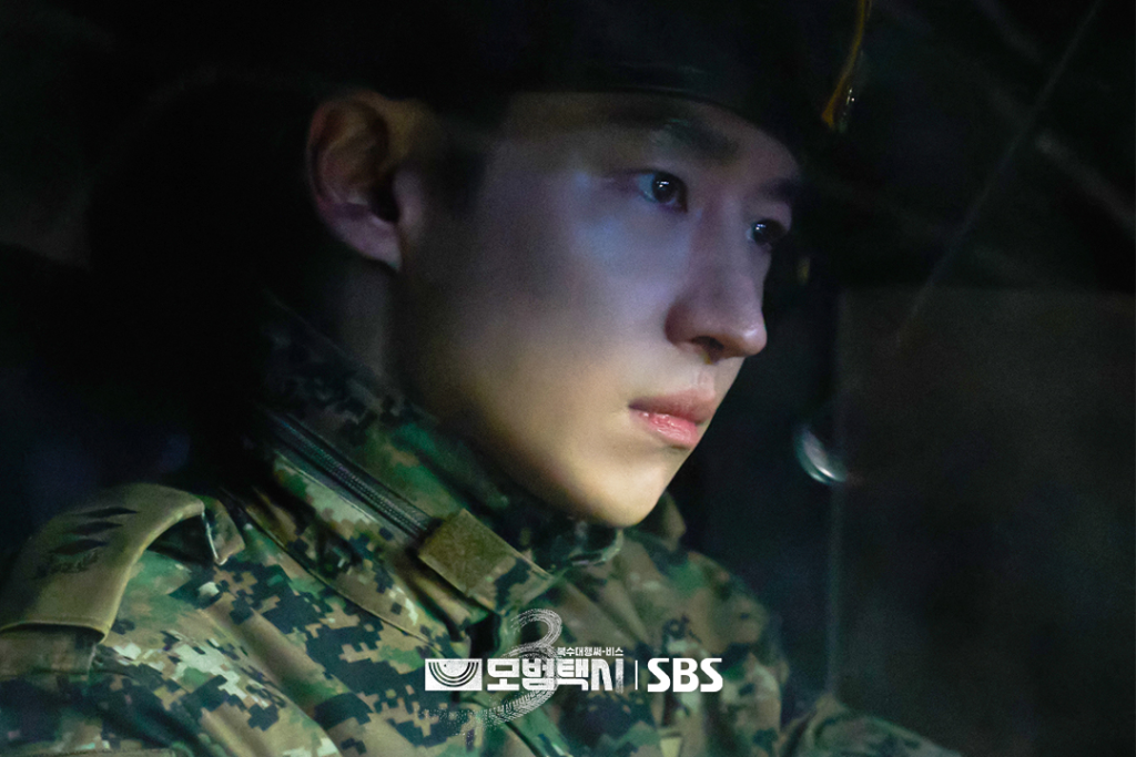 يعود لي جي هون إلى هويته الأصلية للتحقيق في وفاة جون سو ني في "سائق التاكسي 3 - Taxi Driver 3"