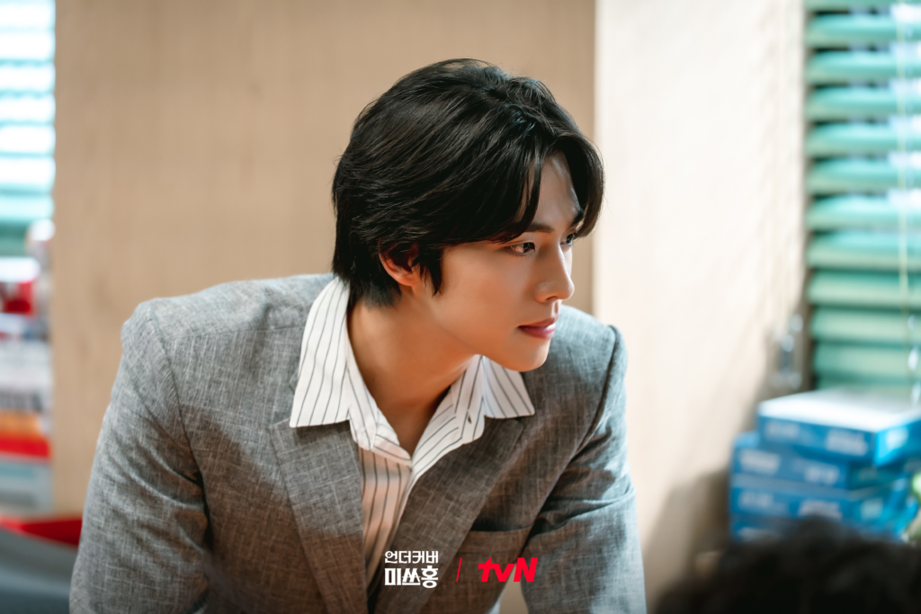 تشو هان جيول يتحدث عن شخصيته في الدراما القادمة "الآنسة هونغ المتخفية - Undercover Miss Hong"