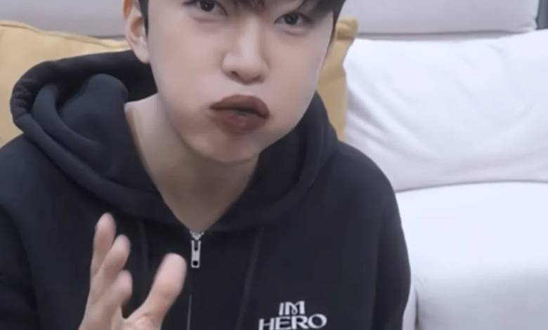 ليم يونغ وونغ يُثير ردود فعل غير متوقعة في فيديو "موكبانغ" عن تناول كعكات دبي المطاطية ليم يونغ وونغ يُثير ردود فعل غير متوقعة في فيديو "موكبانغ" عن تناول كعكات دبي المطاطية