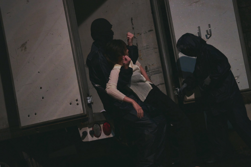 مؤامرة جونغ زي سو و لي سو هيوك لاختطاف أختها تشا جو يونغ تفشل في فيلم الإثارة "الأخت - Sister"