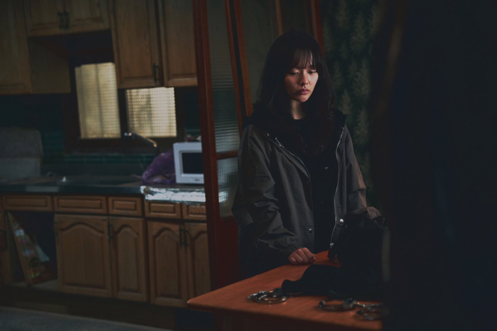 مؤامرة جونغ زي سو و لي سو هيوك لاختطاف أختها تشا جو يونغ تفشل في فيلم الإثارة "الأخت - Sister"