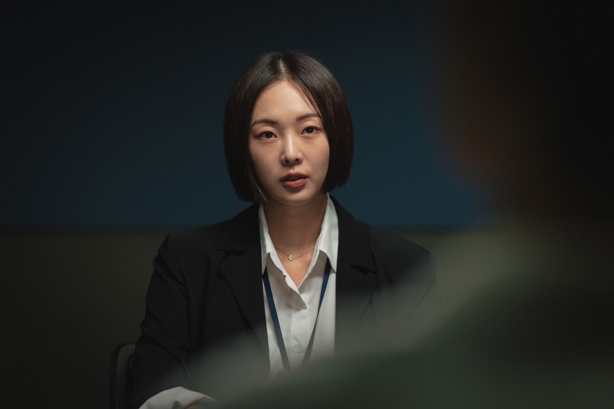 يقف كل من غيوم ساي روك و سونغ دونغ إيل على طرفي نقيض بينما تثير قضية ريون انقساماً أخلاقياً في مسلسل "الزهرة الدموية - Bloody Flower" يقف كل من غيوم ساي روك و سونغ دونغ إيل على طرفي نقيض بينما تثير قضية ريون انقساماً أخلاقياً في مسلسل "الزهرة الدموية - Bloody Flower"