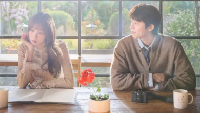 تشاي جونغ هيوب يُضفي أجواء الربيع على حياة لي سونغ كيونغ في الملصق الجديد لمسلسل "في موسمك المشرق - In Your Radiant Season"