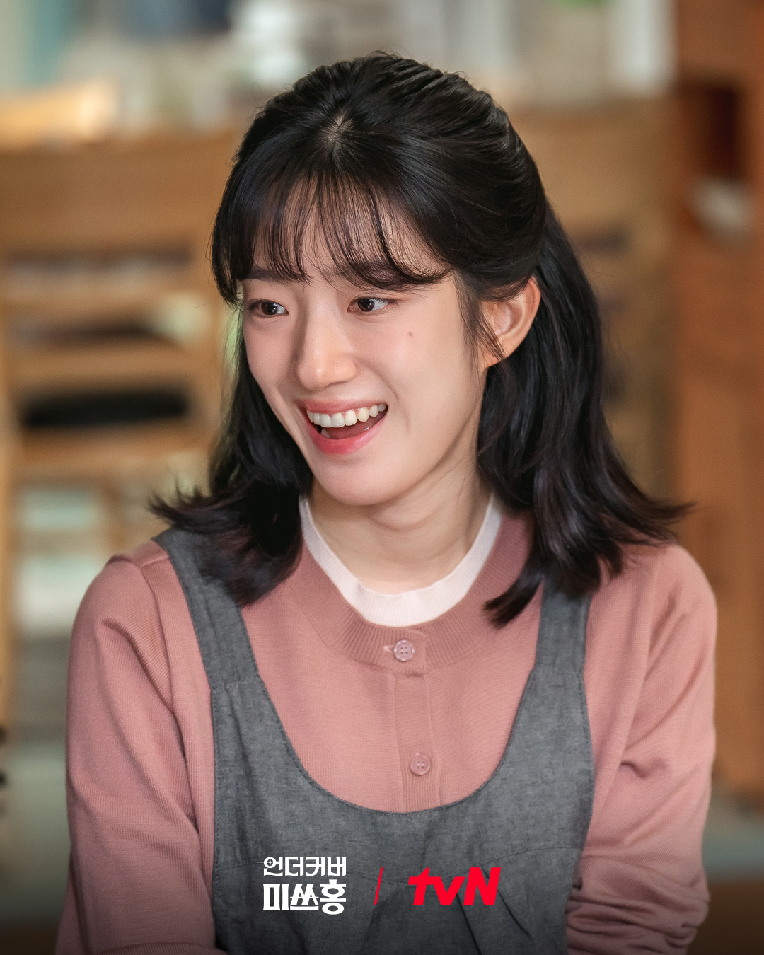 بارك شين هاي و ها يون كيونغ و تشوي جي سو و كانغ تشاي يونغ زميلات سكن لديهنّ أسرار في مسلسل "الآنسة هونغ المتخفية - Undercover Miss Hong"