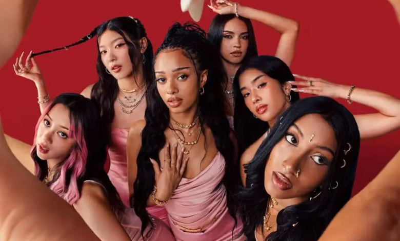 دخلت فرقة KATSEYE  قائمة أفضل 25 أغنية في المملكة المتحدة لأول مرة مع إطلاق أغنيتها "Internet Girl"