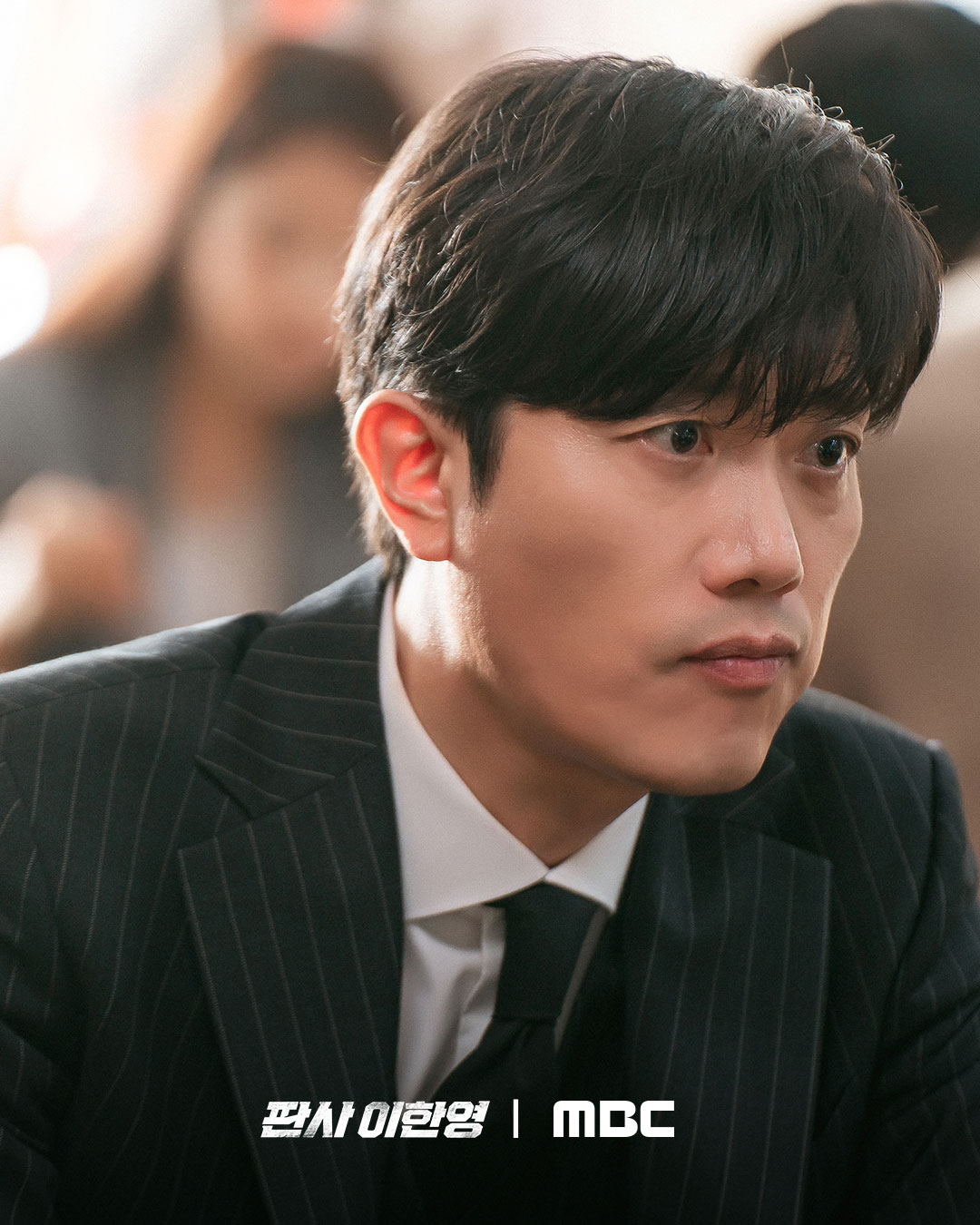 تصرف جي سونغ غير المتوقع يُربك جونغ هي تاي في مسلسل "عودة القاضي - The Judge Returns" تصرف جي سونغ غير المتوقع يُربك جونغ هي تاي في مسلسل "عودة القاضي - The Judge Returns"