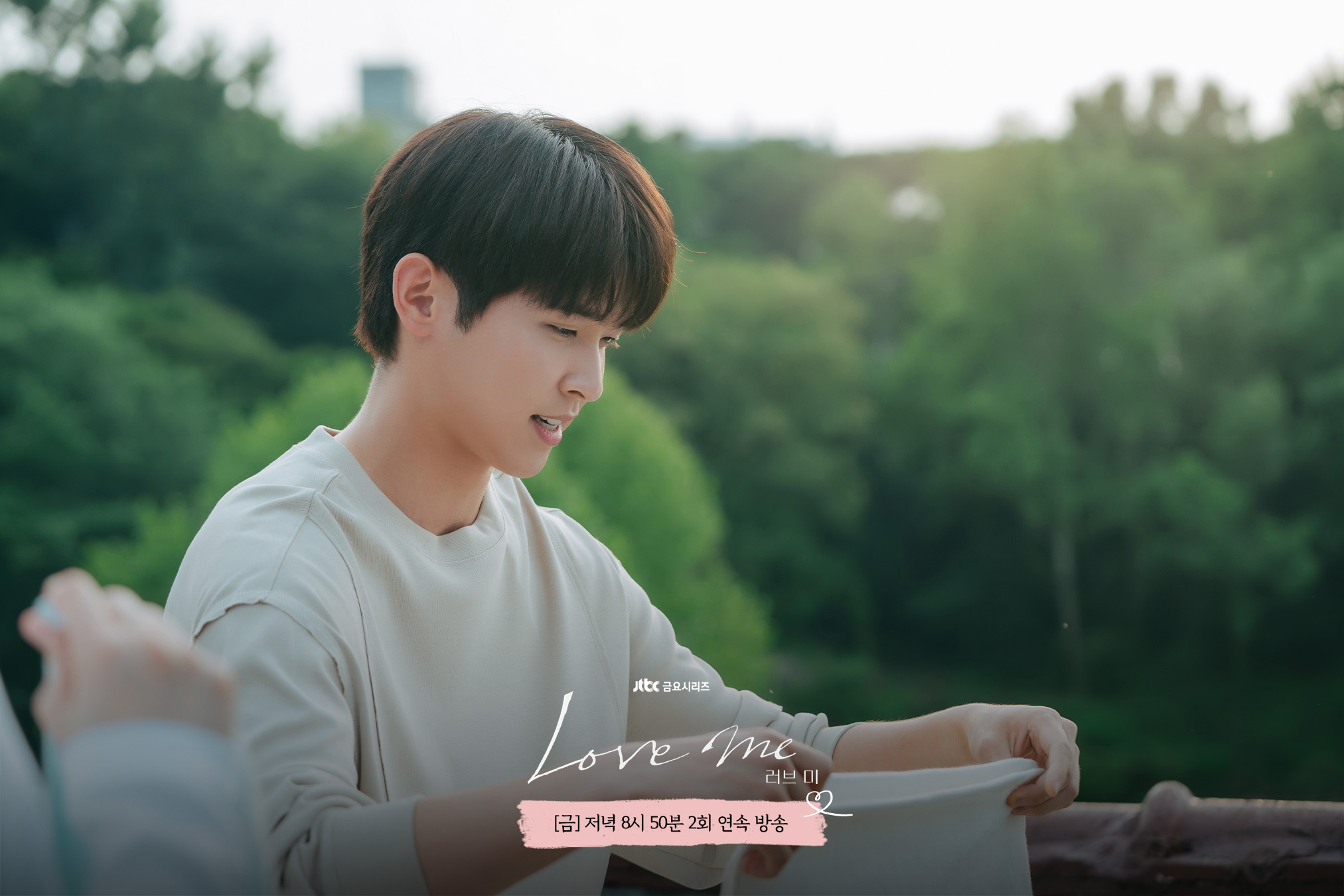 لي سي وو و داهيون من فرقة TWICE يتشاركان لحظات منزلية هادئة مع بدء عيشهما معًا في مسلسل "أحبني - Love Me" لي سي وو و داهيون من فرقة TWICE يتشاركان لحظات منزلية هادئة مع بدء عيشهما معًا في مسلسل "أحبني - Love Me"