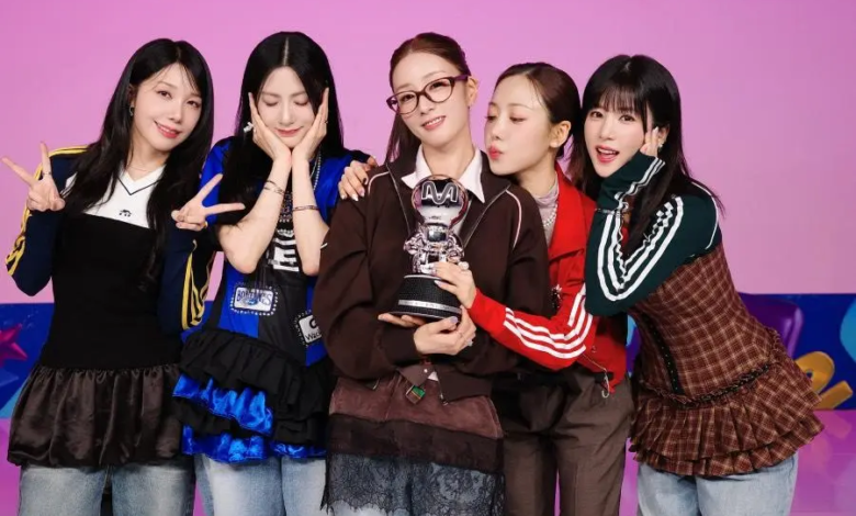 شاهد: فرقة Apink تفوز بأول جائزة لها عن أغنية "Love Me More" في برنامج "M Countdown" عروض مميزة لـ SEVENTEEN و ALPHA DRIVE ONE وغيرهم شاهد: فرقة Apink تفوز بأول جائزة لها عن أغنية "Love Me More" في برنامج "M Countdown" عروض مميزة لـ SEVENTEEN و ALPHA DRIVE ONE وغيرهم