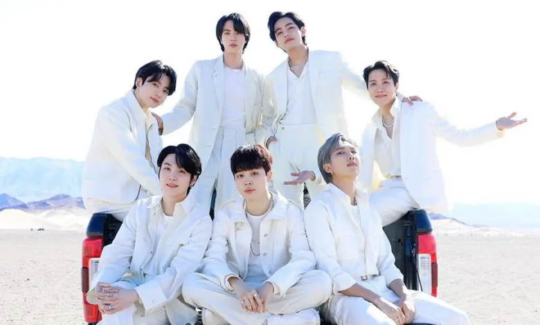 أعلنت فرقة BTS عن ألبومها الكامل الخامس "ARIRANG" وكشفت عن تفاصيل النسخة المادية للألبوم