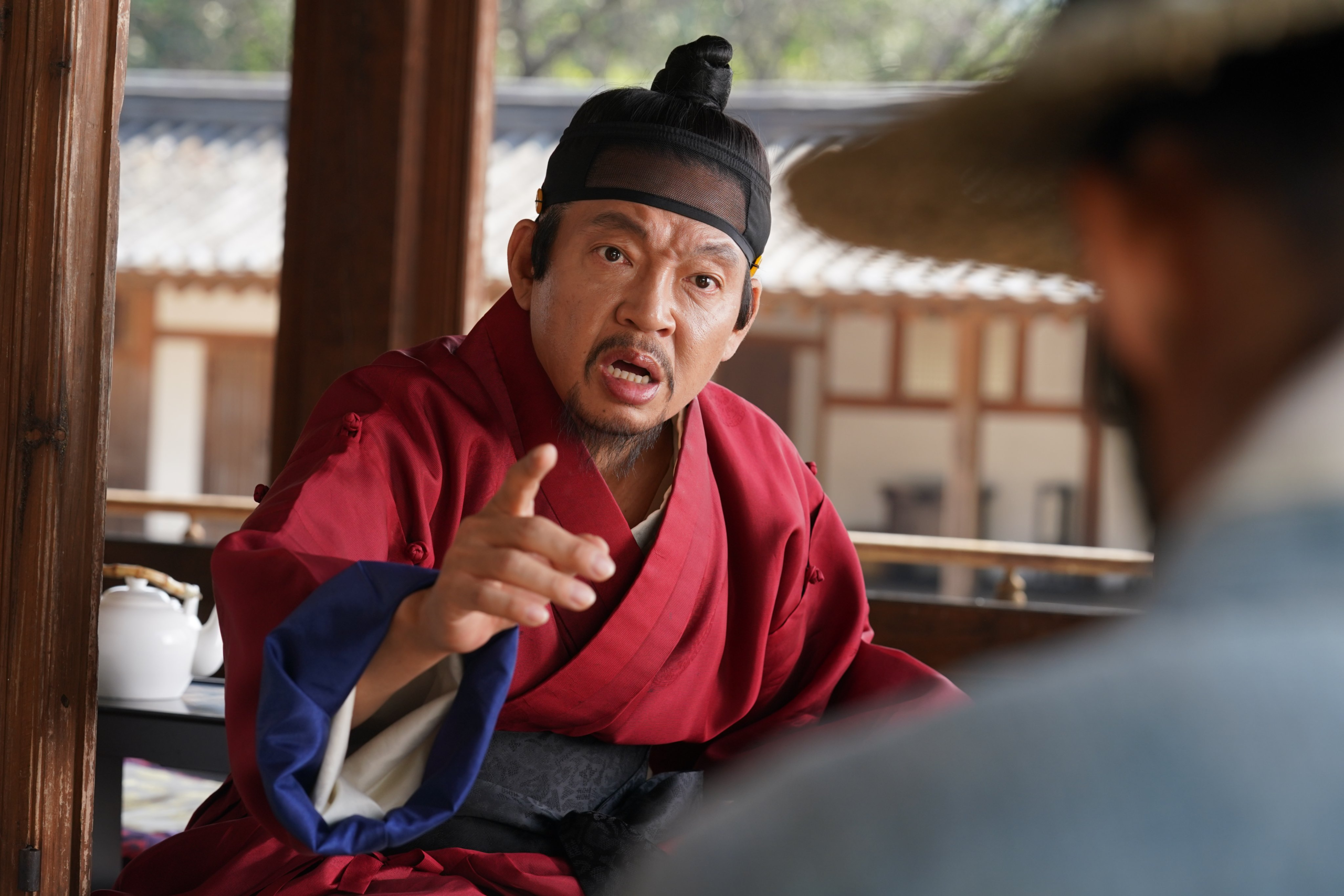 يُضفي كلٌّ من لي جون هيوك و بارك جي هوان و آهن جاي هونغ سحراً متنوعاً على الفيلم القادم "حارس الملك - The King's Warden" يُضفي كلٌّ من لي جون هيوك و بارك جي هوان و آهن جاي هونغ سحراً متنوعاً على الفيلم القادم "حارس الملك - The King's Warden"