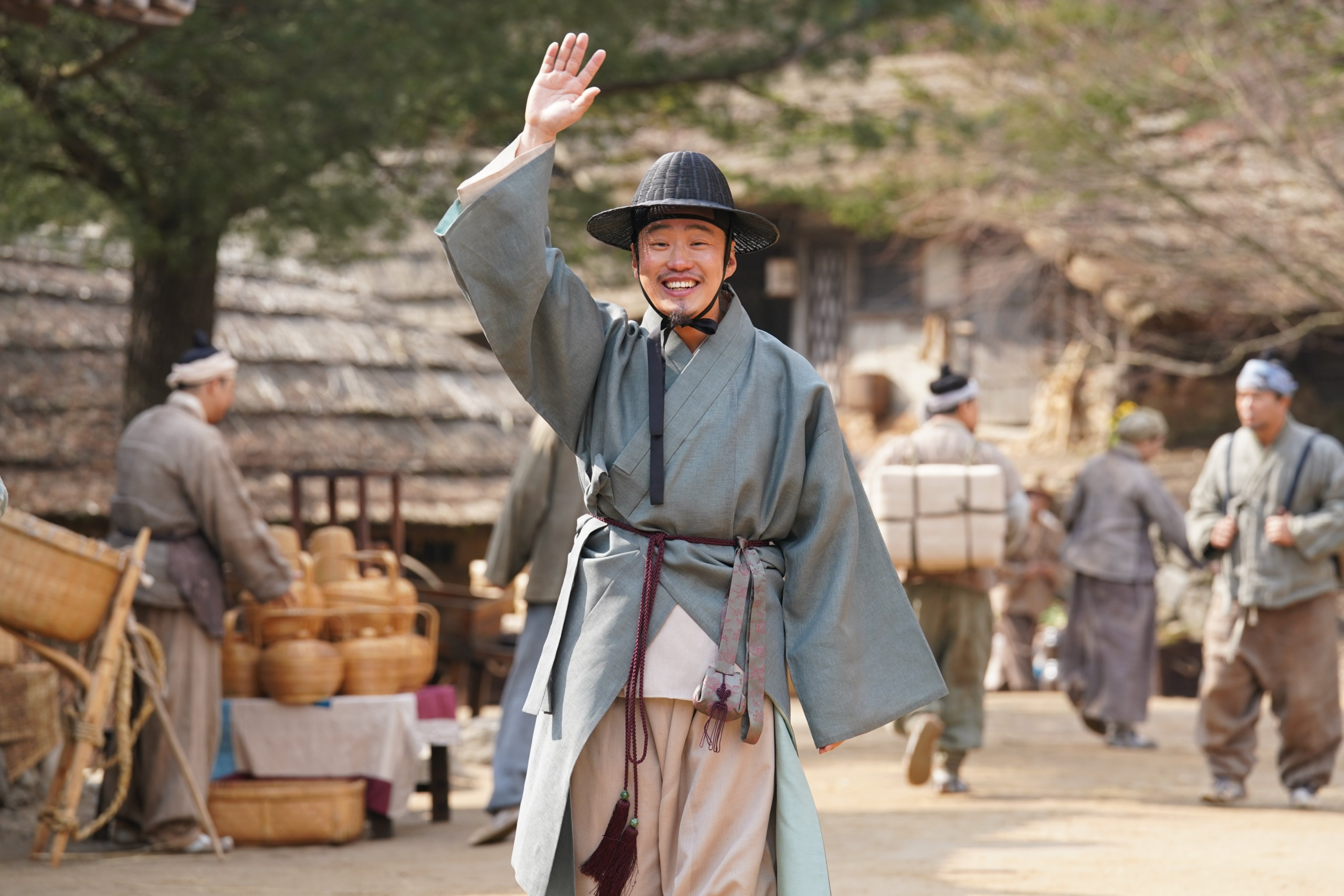 يُضفي كلٌّ من لي جون هيوك و بارك جي هوان و آهن جاي هونغ سحراً متنوعاً على الفيلم القادم "حارس الملك - The King's Warden" يُضفي كلٌّ من لي جون هيوك و بارك جي هوان و آهن جاي هونغ سحراً متنوعاً على الفيلم القادم "حارس الملك - The King's Warden"