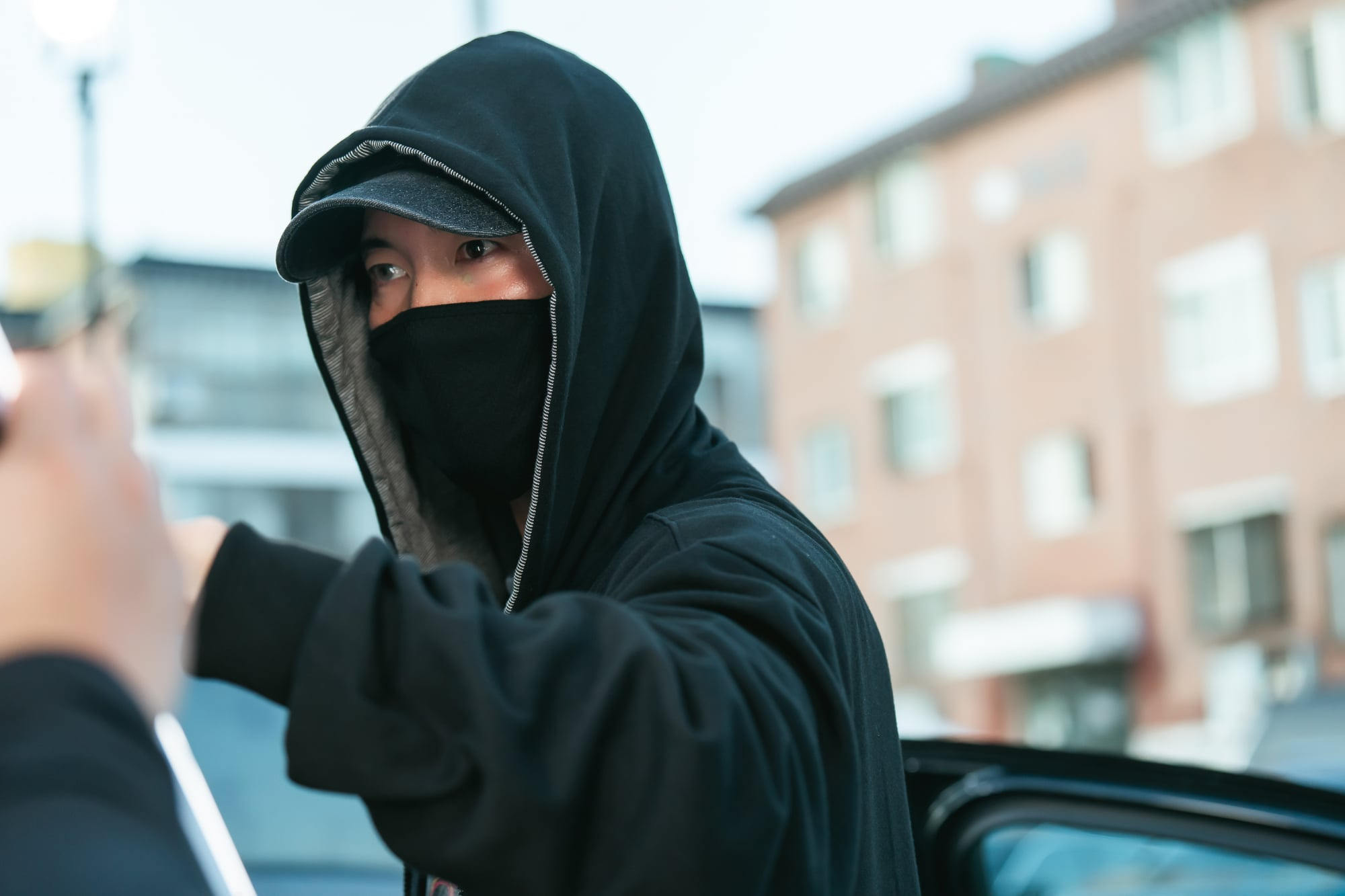 يتعرض جي سونغ لهجوم من قبل مهاجم غامض في مسلسل "عودة القاضي - The Judge Returns" يتعرض جي سونغ لهجوم من قبل مهاجم غامض في مسلسل "عودة القاضي - The Judge Returns"