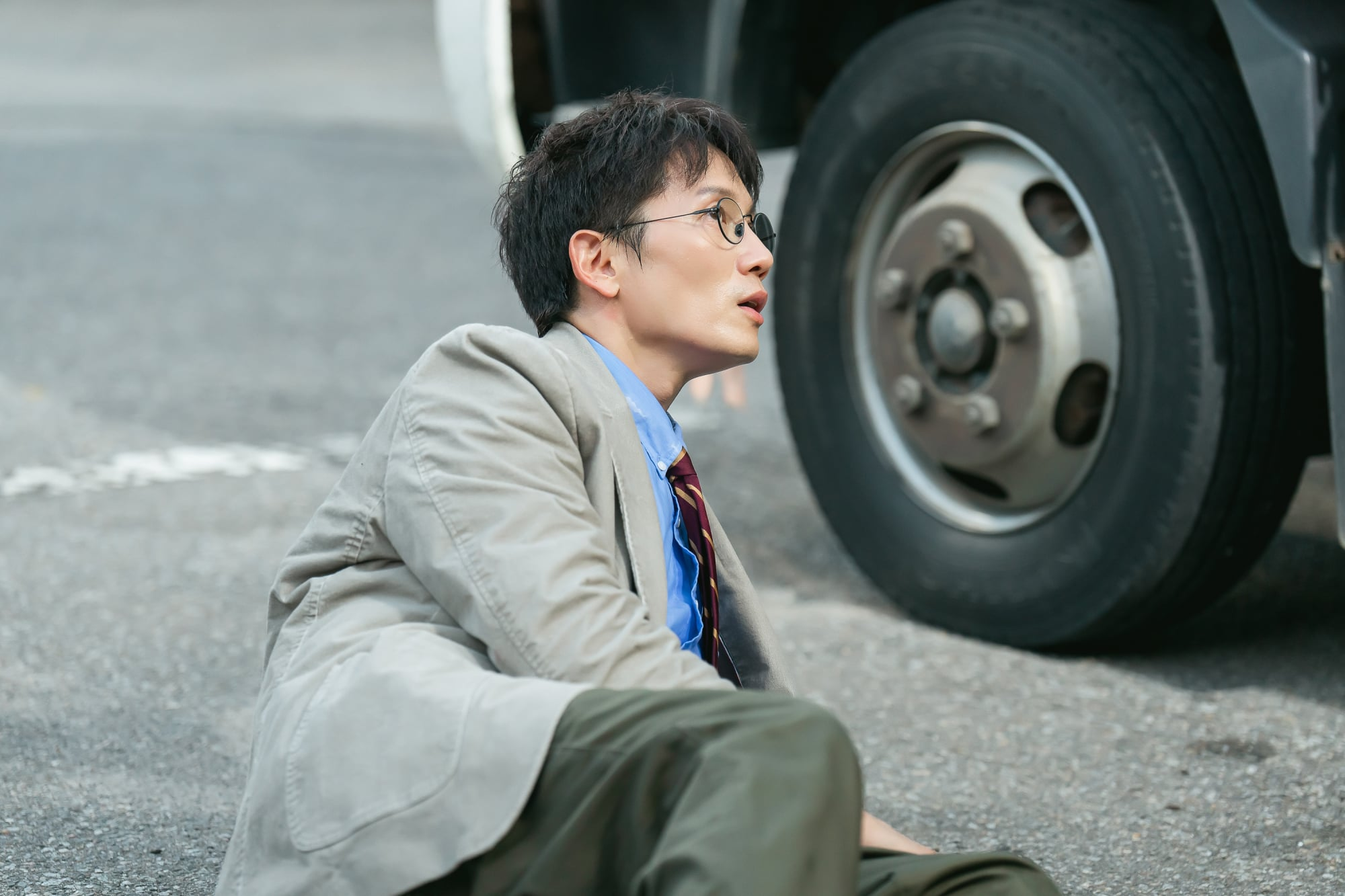 يتعرض جي سونغ لهجوم من قبل مهاجم غامض في مسلسل "عودة القاضي - The Judge Returns" يتعرض جي سونغ لهجوم من قبل مهاجم غامض في مسلسل "عودة القاضي - The Judge Returns"