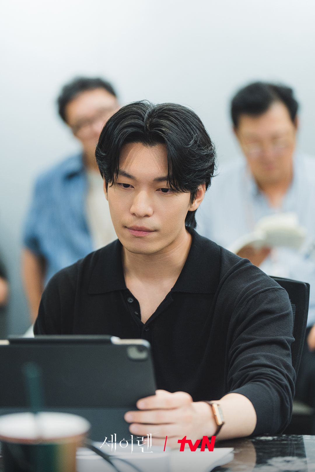 شاهد: بارك مين يونغ و وي ها جون يستعرضان احترافيتهما في قراءة نص الدراما الرومانسية التشويقية "Siren's Kiss"