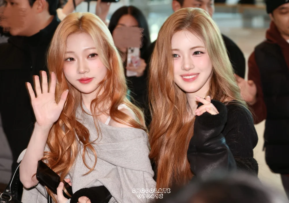 [الآراء] شوهدت فرقة هارتس تو هارتس في المطار بألوان شعر جديدة استعداداً لعودتها، مما أثار اهتماماً واسعاً