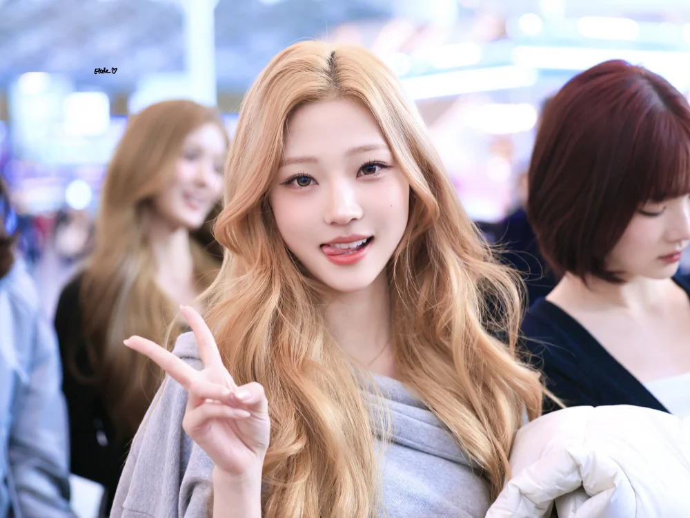 [الآراء] شوهدت فرقة هارتس تو هارتس في المطار بألوان شعر جديدة استعداداً لعودتها، مما أثار اهتماماً واسعاً