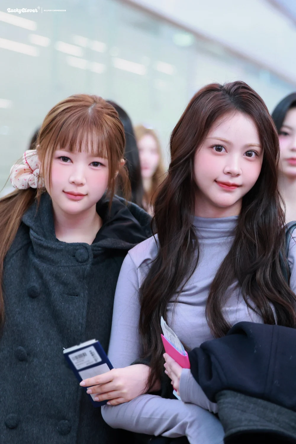 [الآراء] شوهدت فرقة هارتس تو هارتس في المطار بألوان شعر جديدة استعداداً لعودتها، مما أثار اهتماماً واسعاً