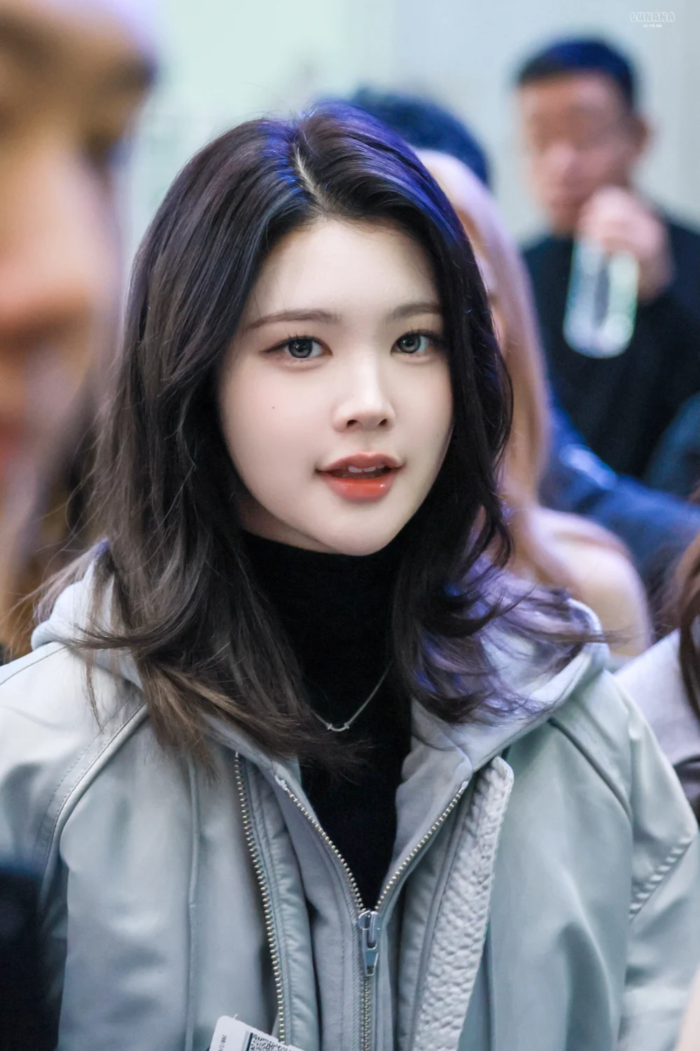 [الآراء] شوهدت فرقة هارتس تو هارتس في المطار بألوان شعر جديدة استعداداً لعودتها، مما أثار اهتماماً واسعاً