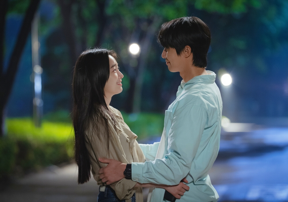 نجوم مسلسل "غدًا بالتأكيد - Surely Tomorrow" يشاركون ما تعنيه لهم هذه الدراما قبل الحلقة الأخيرة الليلة