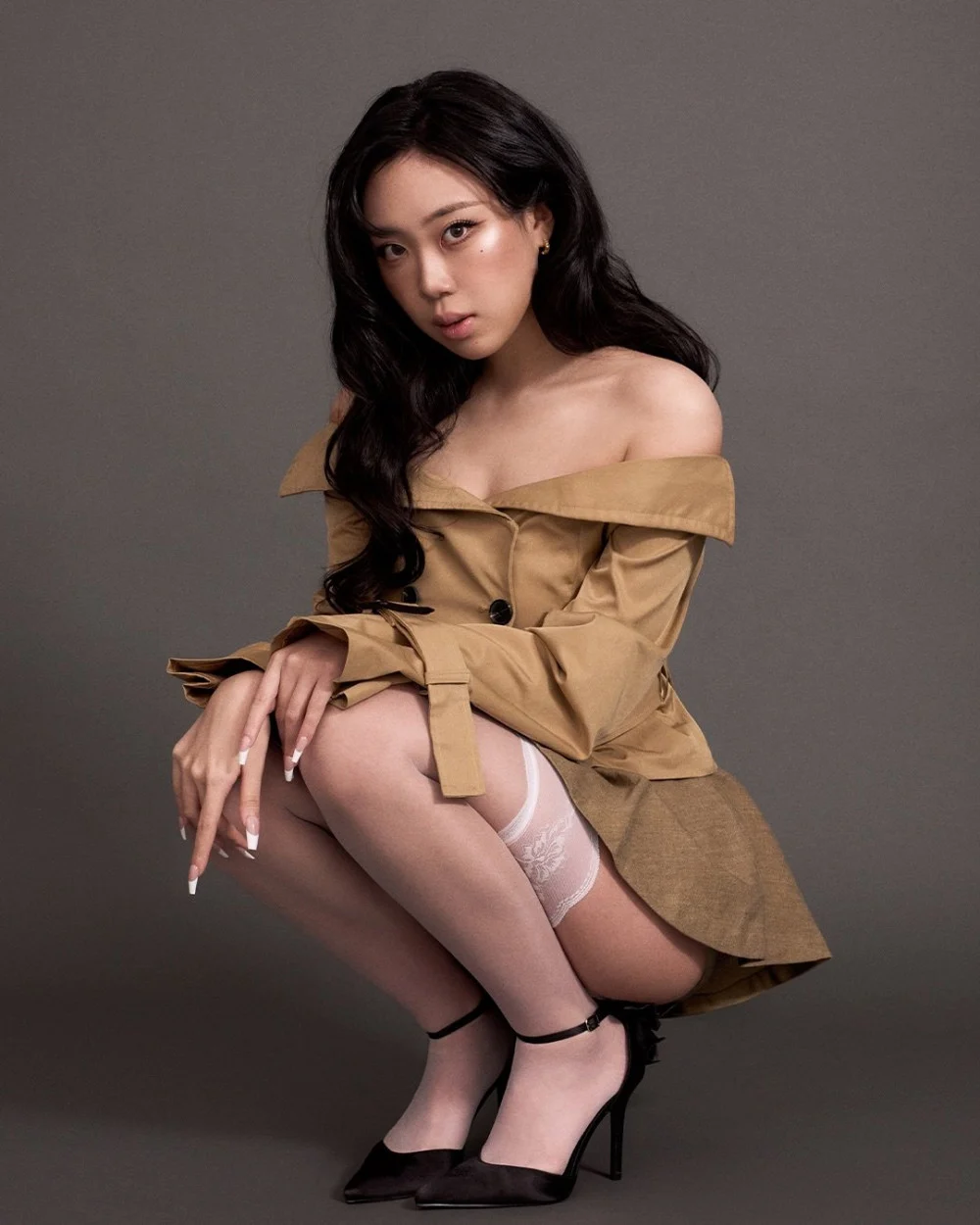 لي يونغ جي تلفت الأنظار بصورها الشخصية الجديدة الجريئة بعد خسارتها 13 كيلوغراماً من وزنها