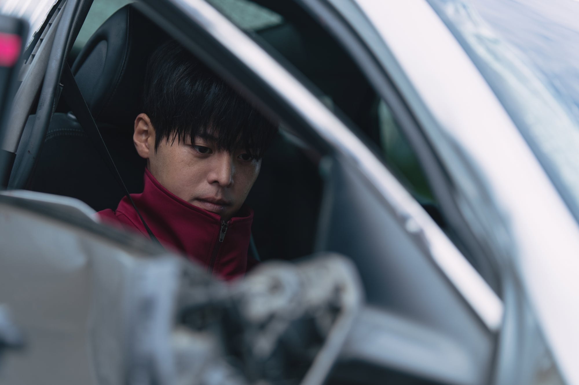 يتحول ريون إلى قاتل متسلسل يصعب قراءة مشاعره في الدراما الجديدة "الزهرة الدموية - Bloody Flower"