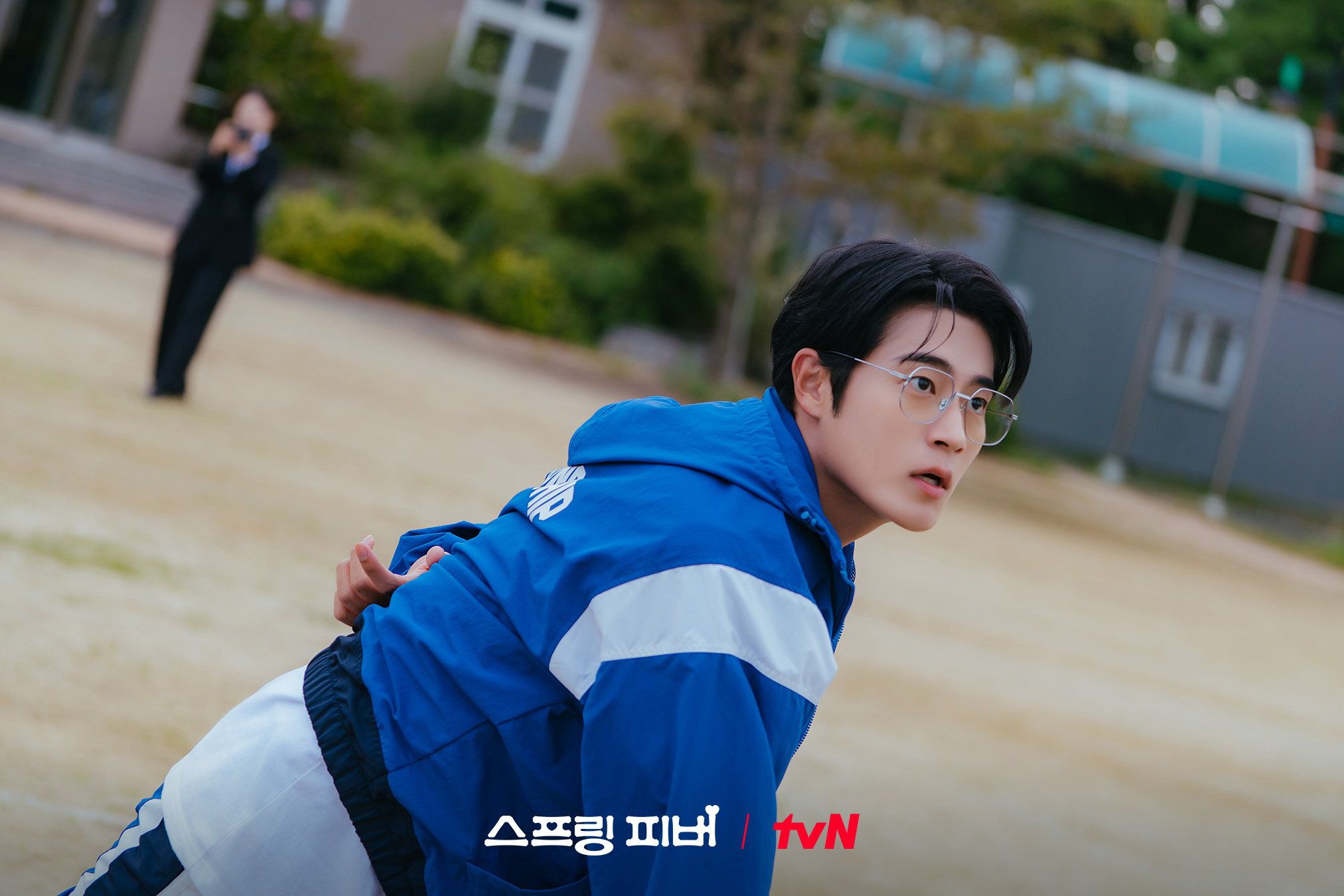 لي جو بين يوجه نداءً يائساً إلى آهن بو هيون في مسلسل "حمى الربيع - Spring Fever"