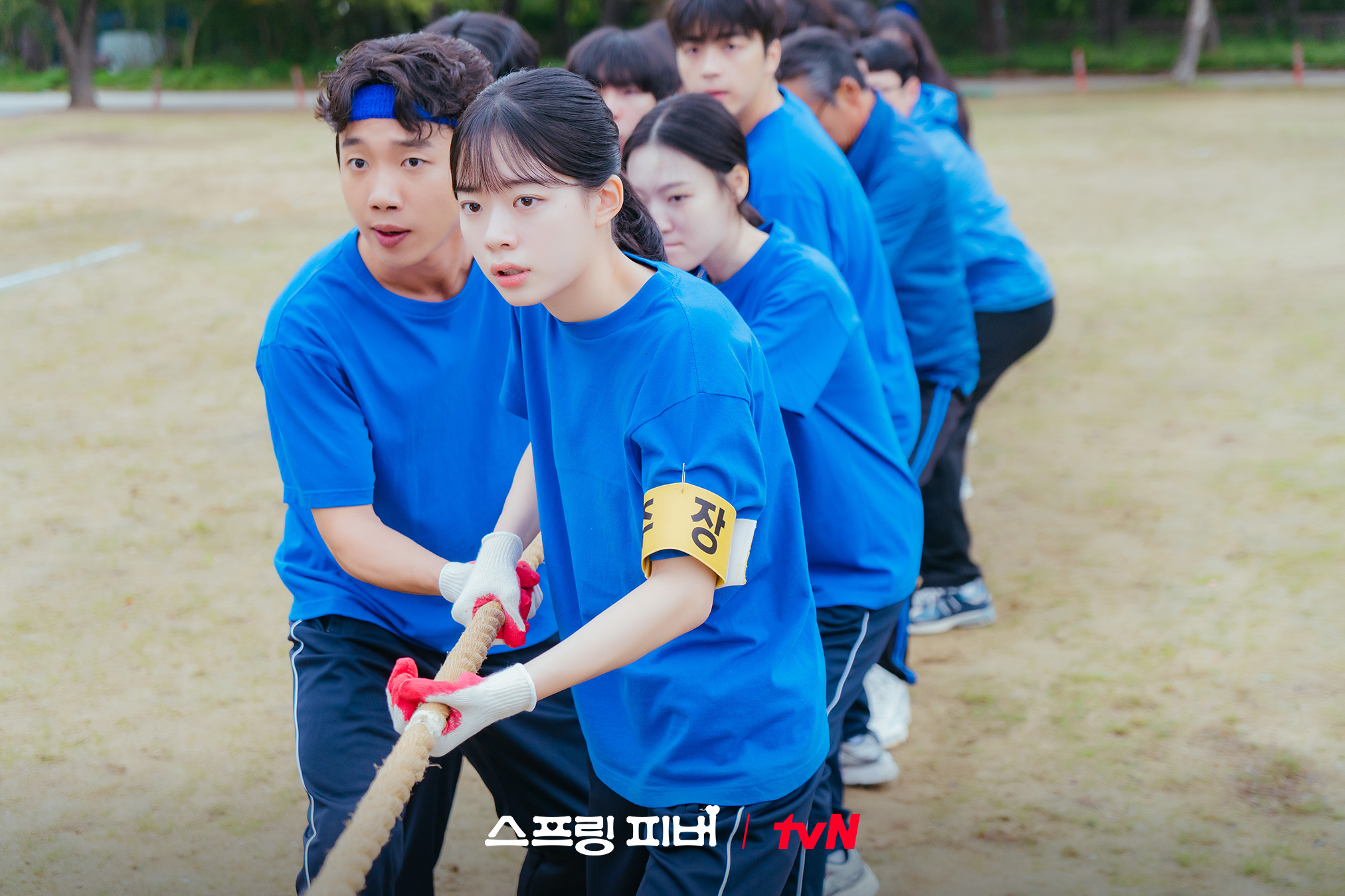 لي جو بين يوجه نداءً يائساً إلى آهن بو هيون في مسلسل "حمى الربيع - Spring Fever"