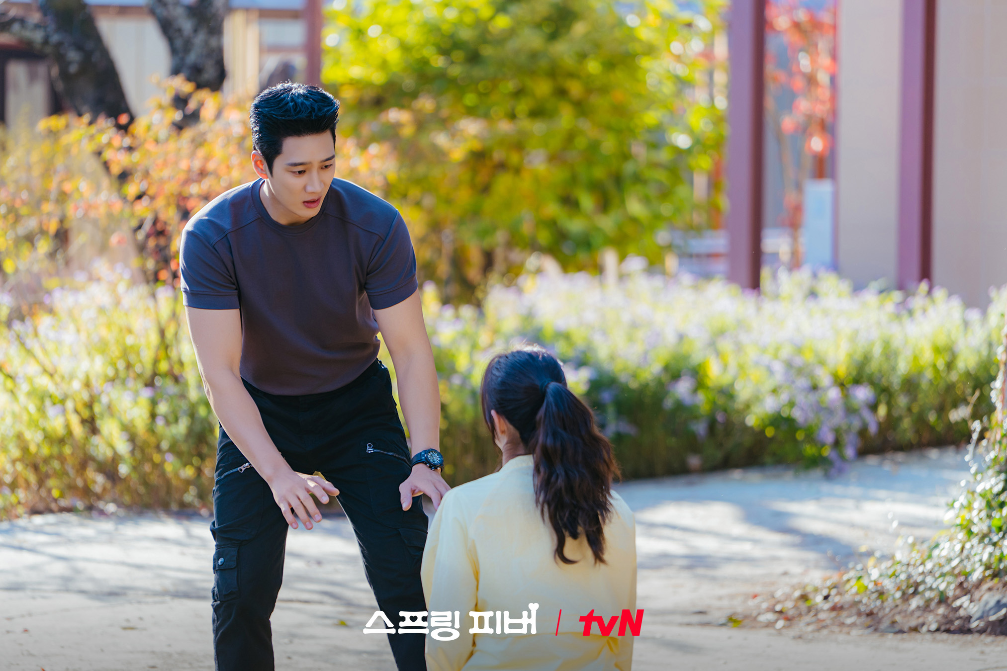 لي جو بين يوجه نداءً يائساً إلى آهن بو هيون في مسلسل "حمى الربيع - Spring Fever"