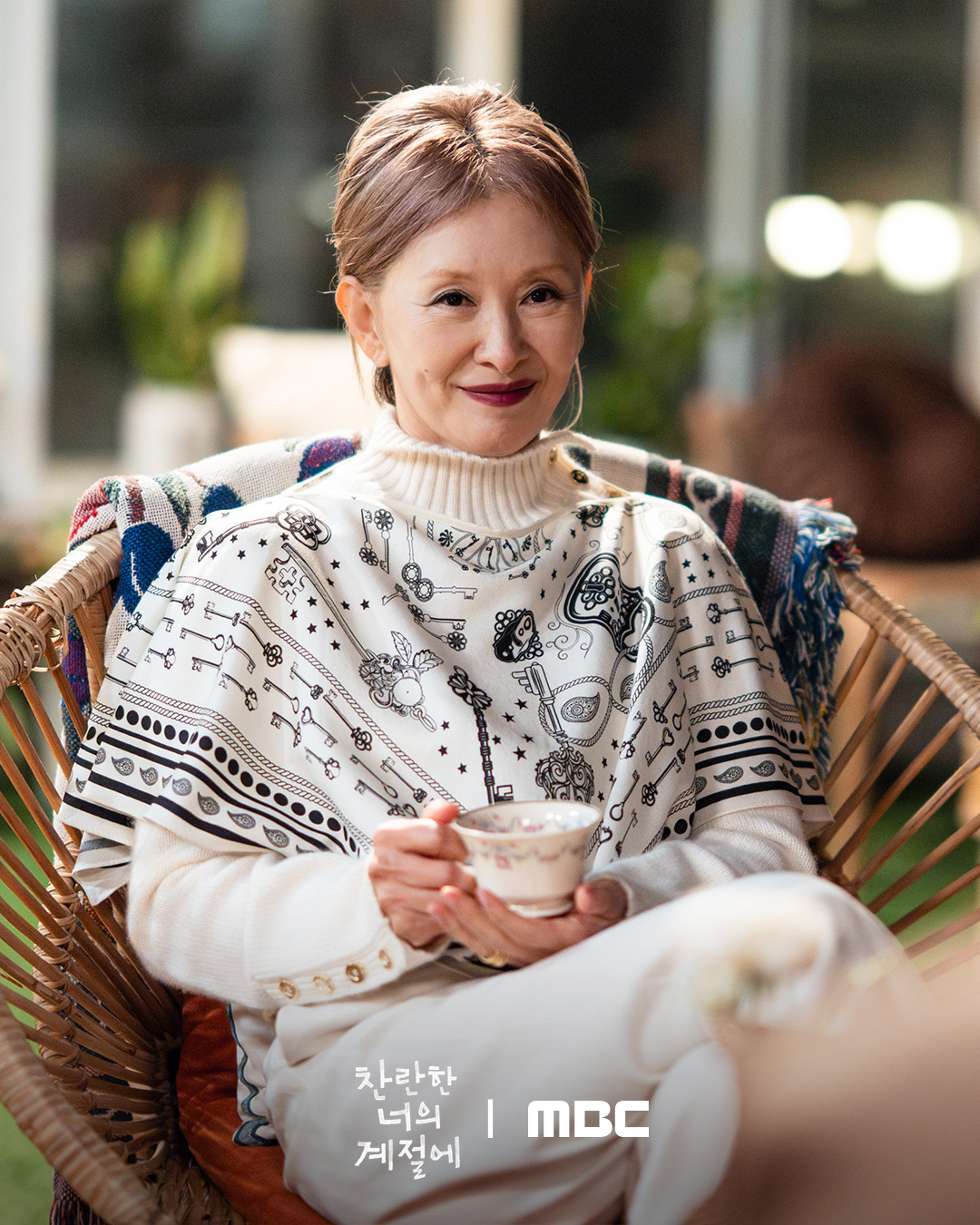 لي مي سوك تلتقي من جديد بحبها الأول كانغ سوك وو من خلال لي سونغ كيونغ في دراما رومانسية جديدة