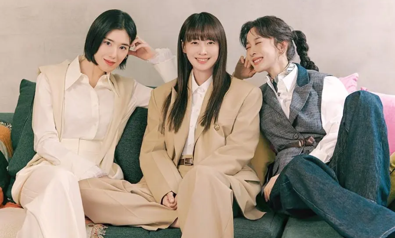 لي نا يونغ و جونغ أون تشاي و لي تشونغ آه يسترخين معًا بعد يوم طويل في ملصق الدراما الجديدة "شرف - Honour"