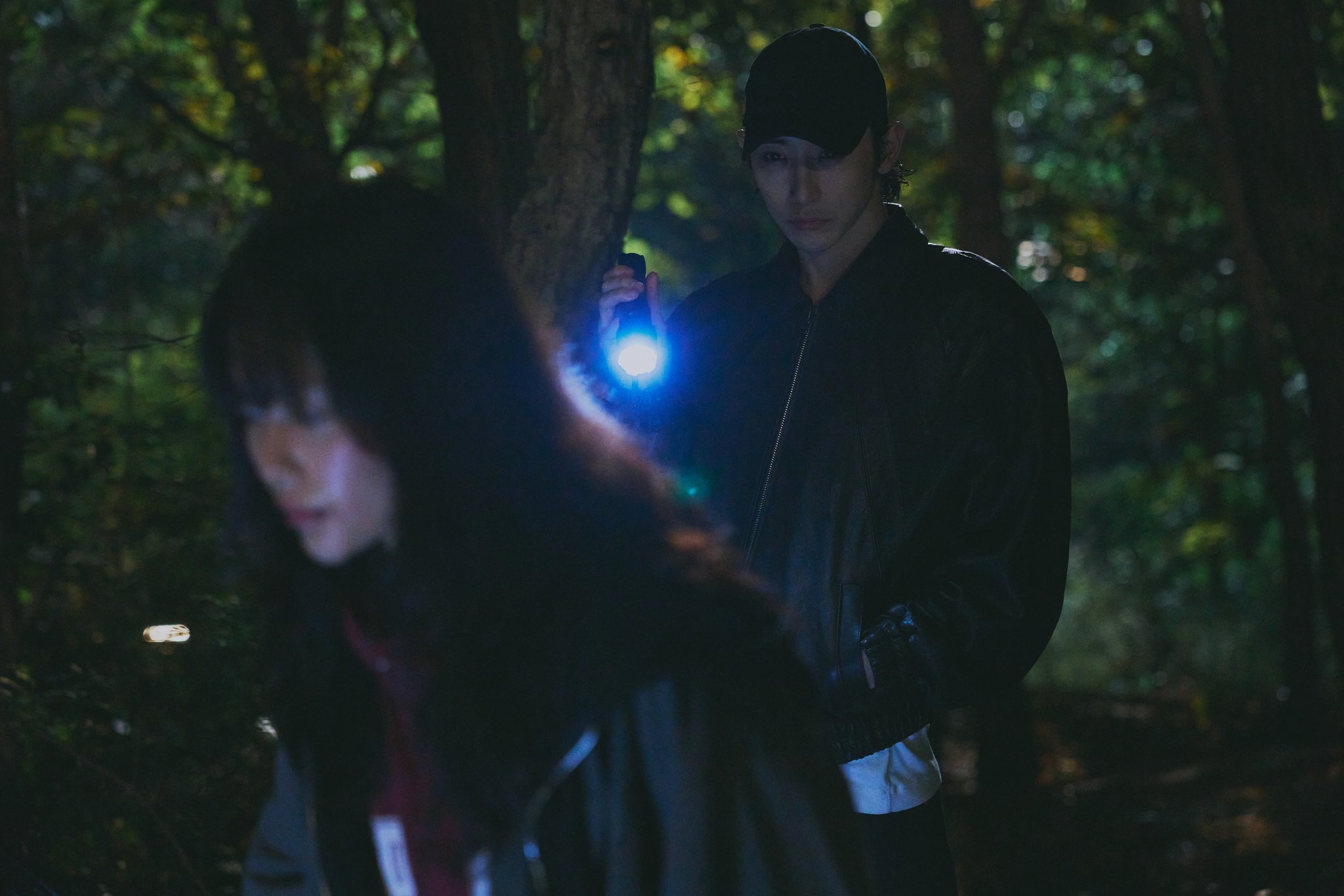 تحافظ تشا جو يونغ على هدوئها رغم احتجازها كرهينة من قبل جونغ زي سو ولي سو هيوك في الفيلم القادم "الأخت - Sister"