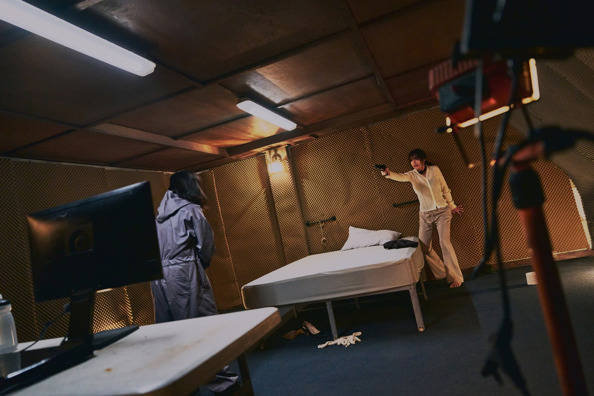 تحافظ تشا جو يونغ على هدوئها رغم احتجازها كرهينة من قبل جونغ زي سو ولي سو هيوك في الفيلم القادم "الأخت - Sister"