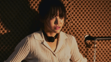 في فيلم "الأخت - Sister" الجديد، تُختطف تشا جو يونغ في مؤامرة فدية دبرتها أختها غير الشقيقة التي لم تكن تعلم بوجودها في فيلم "الأخت - Sister" الجديد، تُختطف تشا جو يونغ في مؤامرة فدية دبرتها أختها غير الشقيقة التي لم تكن تعلم بوجودها