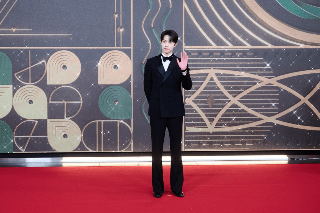 النجوم يتألقون على السجادة الحمراء في حفل توزيع جوائز MBC للدراما لعام 2025