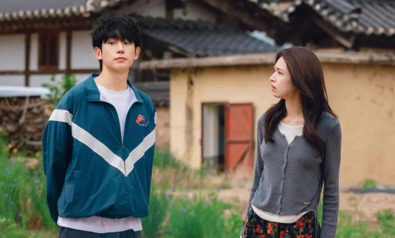 ها يونغ تستيقظ بلا ذكريات وجونغ هاي يدعي أنه صديقها في "Our Sticky Love" ها يونغ تستيقظ بلا ذكريات وجونغ هاي يدعي أنه صديقها في "Our Sticky Love"