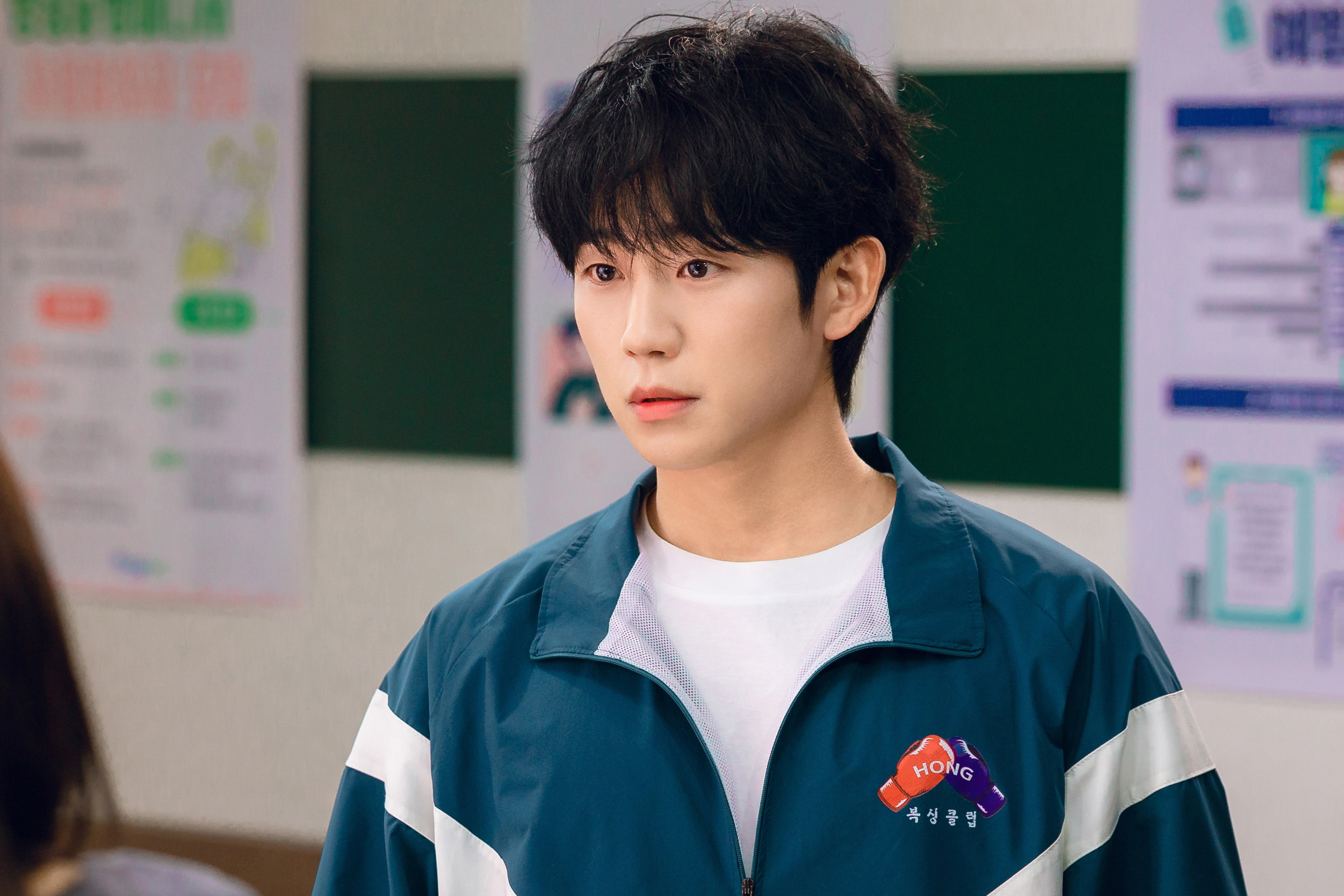 ها يونغ تستيقظ بلا ذكريات وجونغ هاي يدعي أنه صديقها في "Our Sticky Love" ها يونغ تستيقظ بلا ذكريات وجونغ هاي يدعي أنه صديقها في "Our Sticky Love"