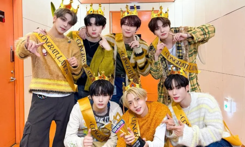 شاهد: فرقة ALPHA DRIVE ONE تفوز لأول مرة في برنامج "Show Champion" بأغنية "FREAK ALARM"؛ عروض من idntt و تشو وغيرهم. شاهد: فرقة ALPHA DRIVE ONE تفوز لأول مرة في برنامج "Show Champion" بأغنية "FREAK ALARM"؛ عروض من idntt و تشو وغيرهم.