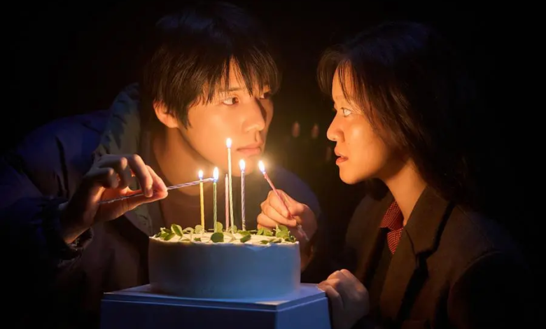 يجد غو آه سونغ و مون سانغ مين الحب أثناء عملهما في متجر متعدد الأقسام في فيلم "Pavane"