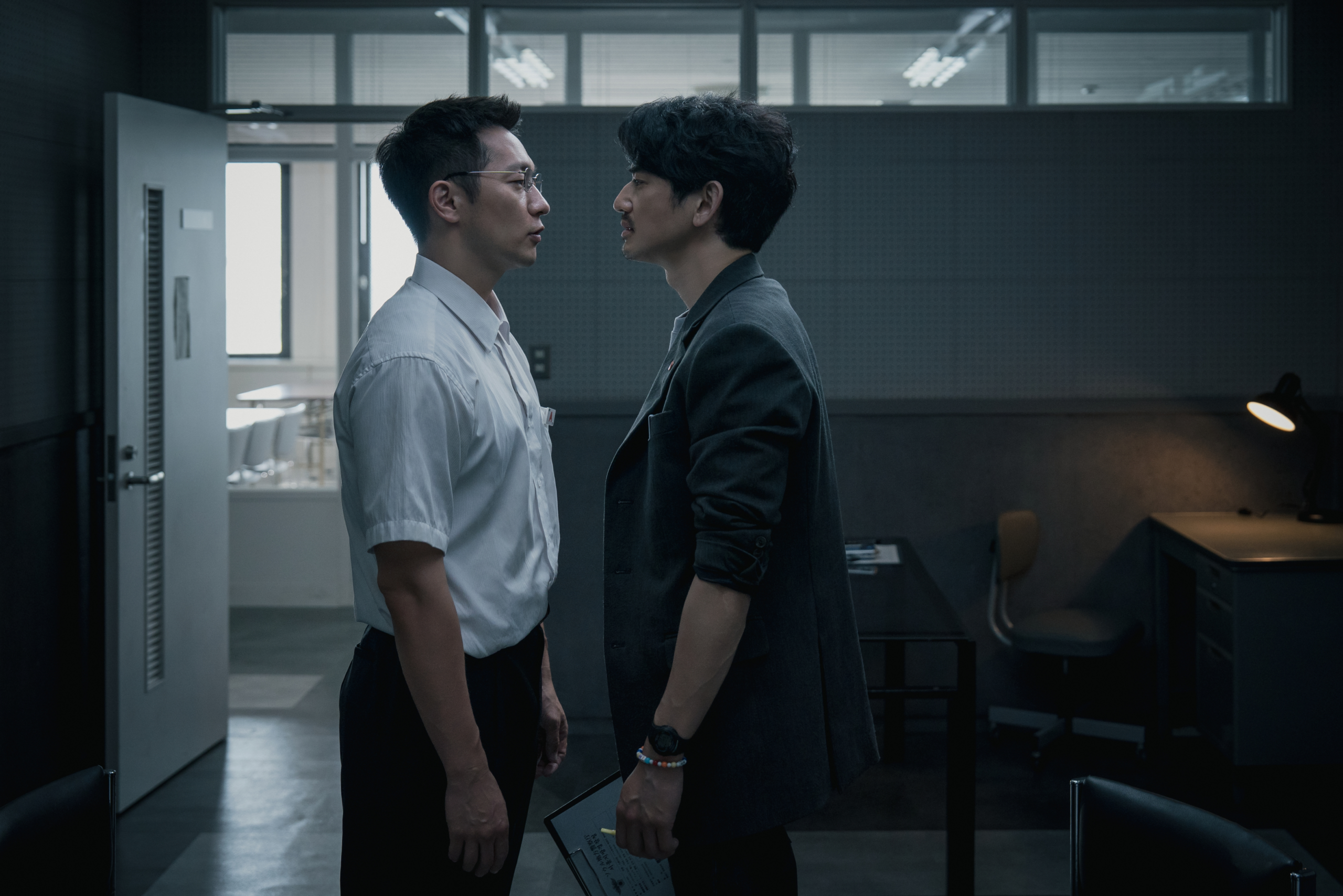 يقوم سون سوك كو و ناغاياما إيتا بالتحقيق في سلسلة من جرائم القتل البشعة في الدراما الجديدة "الطريق - Road"