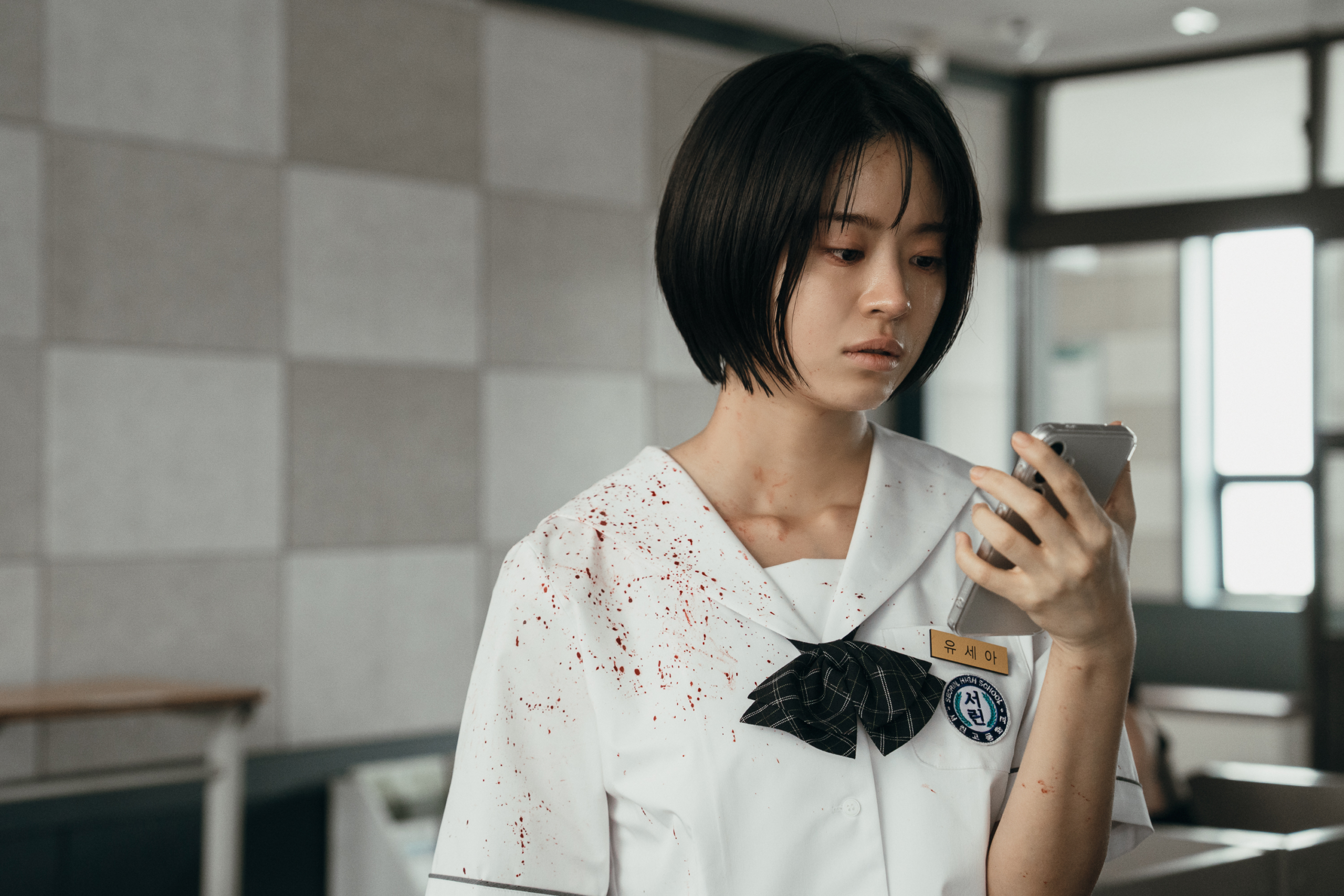 كانغ مينا و بايك سون هو وغيرهم من المراهقين الذين أصيبوا بلعنة تطبيق غامض يحقق الأمنيات في مسلسل "لو كانت الأمنيات تقتل - If Wishes Could Kill"