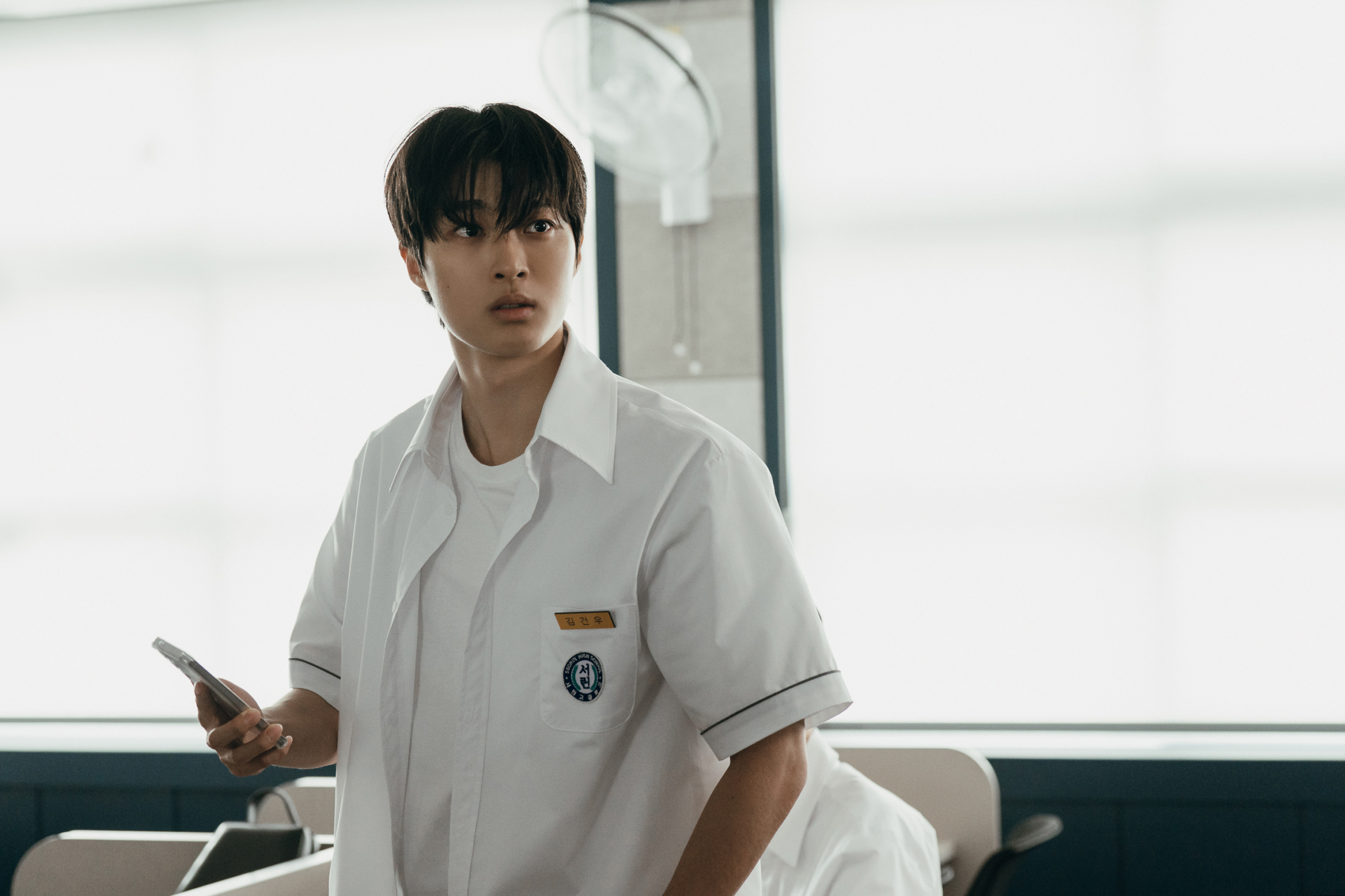 كانغ مينا و بايك سون هو وغيرهم من المراهقين الذين أصيبوا بلعنة تطبيق غامض يحقق الأمنيات في مسلسل "لو كانت الأمنيات تقتل - If Wishes Could Kill"