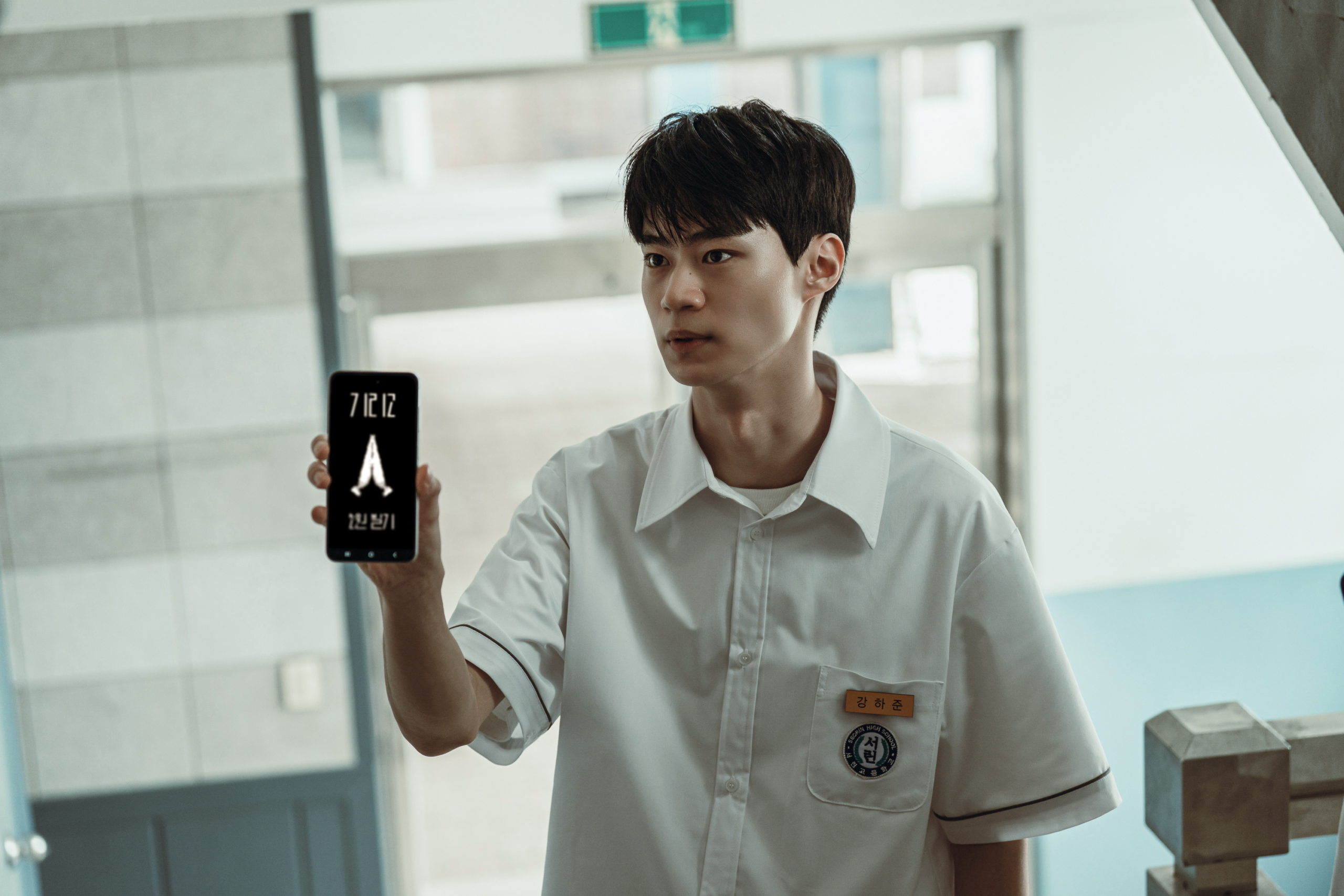 كانغ مينا و بايك سون هو وغيرهم من المراهقين الذين أصيبوا بلعنة تطبيق غامض يحقق الأمنيات في مسلسل "لو كانت الأمنيات تقتل - If Wishes Could Kill"