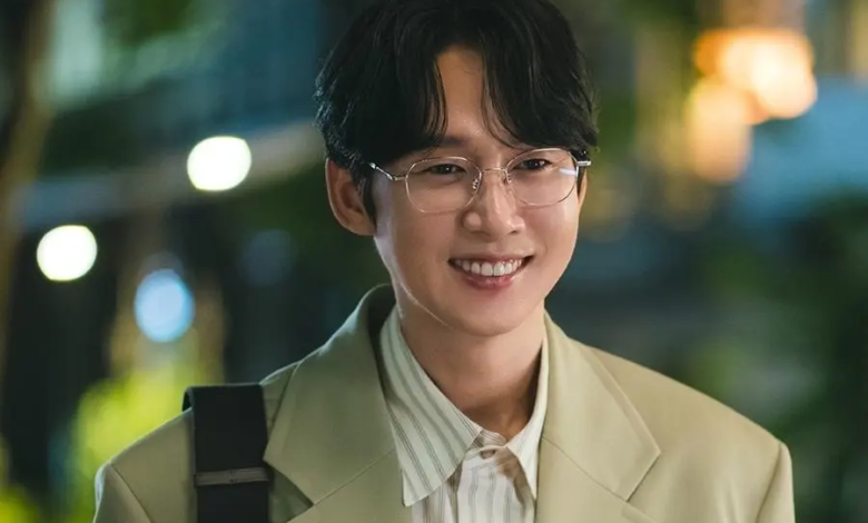 بارك سونغ هون رجل يُعتمد عليه ويتمتع بحس عالٍ من المسؤولية في الدراما الجديدة "الدليل العملي للحب - The Practical Guide To Love"