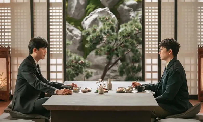 يشكل جي سونغ تحالفاً مع بارك هي سون بينما يخفي نواياه الحقيقية في مسلسل "عودة القاضي - The Judge Returns"