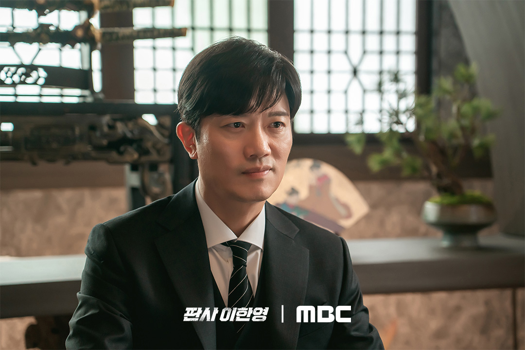 يشكل جي سونغ تحالفاً مع بارك هي سون بينما يخفي نواياه الحقيقية في مسلسل "عودة القاضي - The Judge Returns"